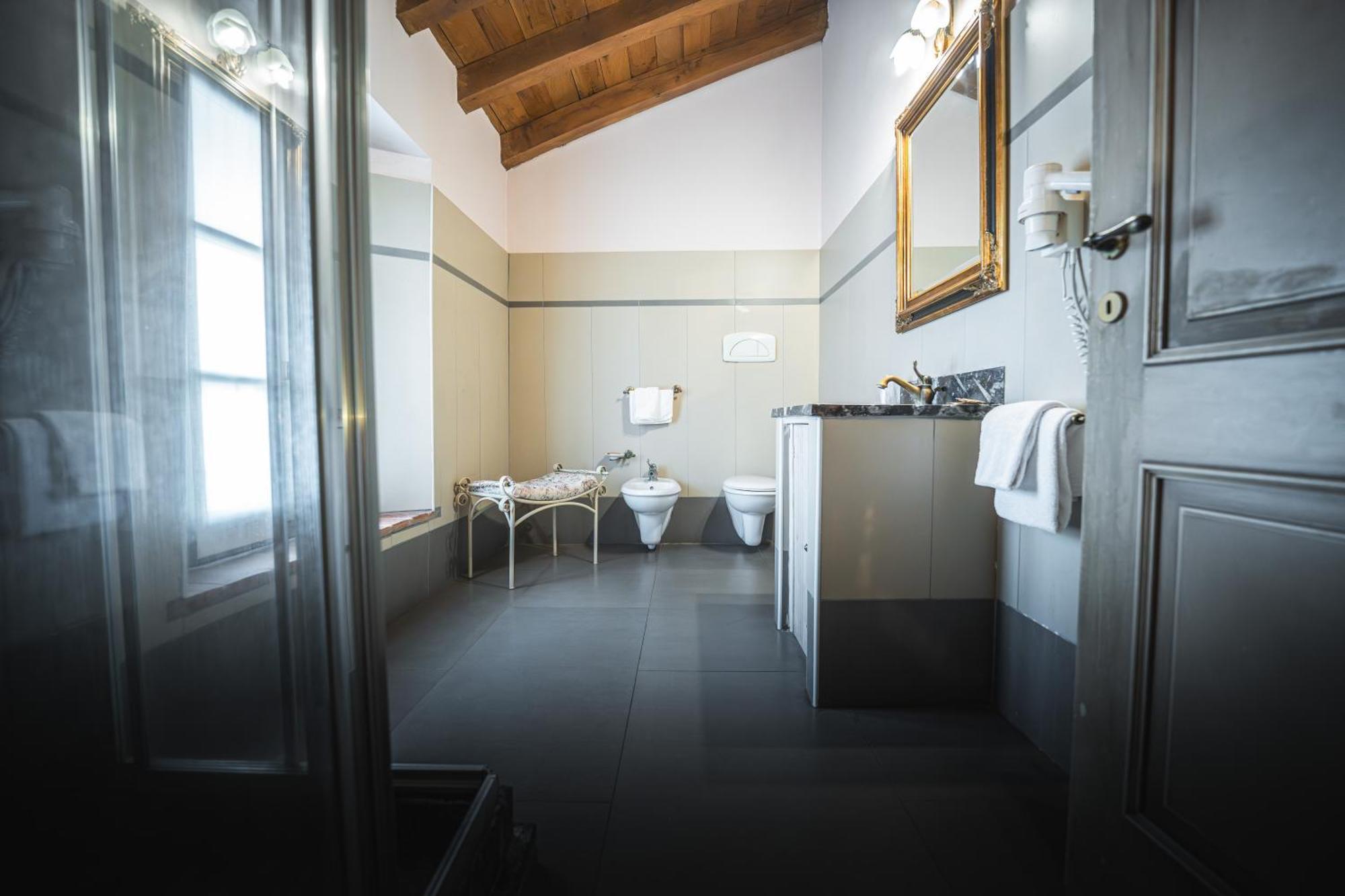 Hotel La Tavola Rotonda Cortemaggiore Værelse billede