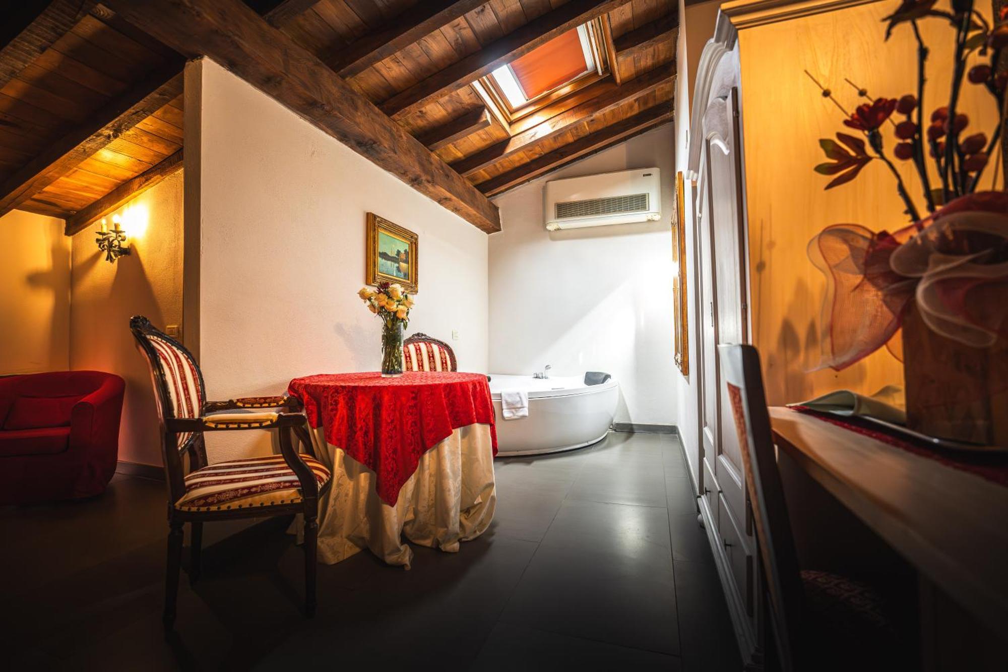 Hotel La Tavola Rotonda Cortemaggiore Eksteriør billede