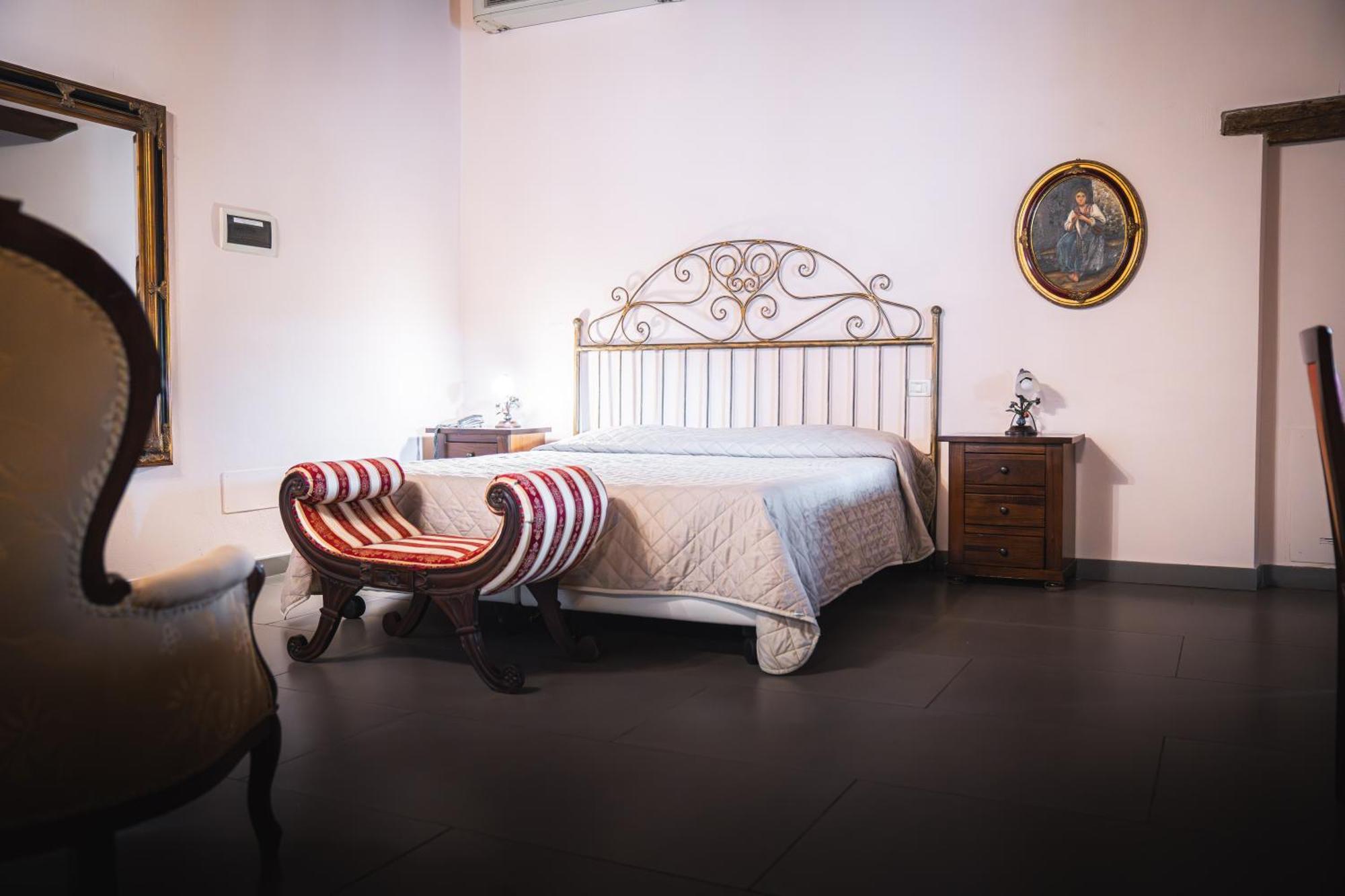 Hotel La Tavola Rotonda Cortemaggiore Eksteriør billede