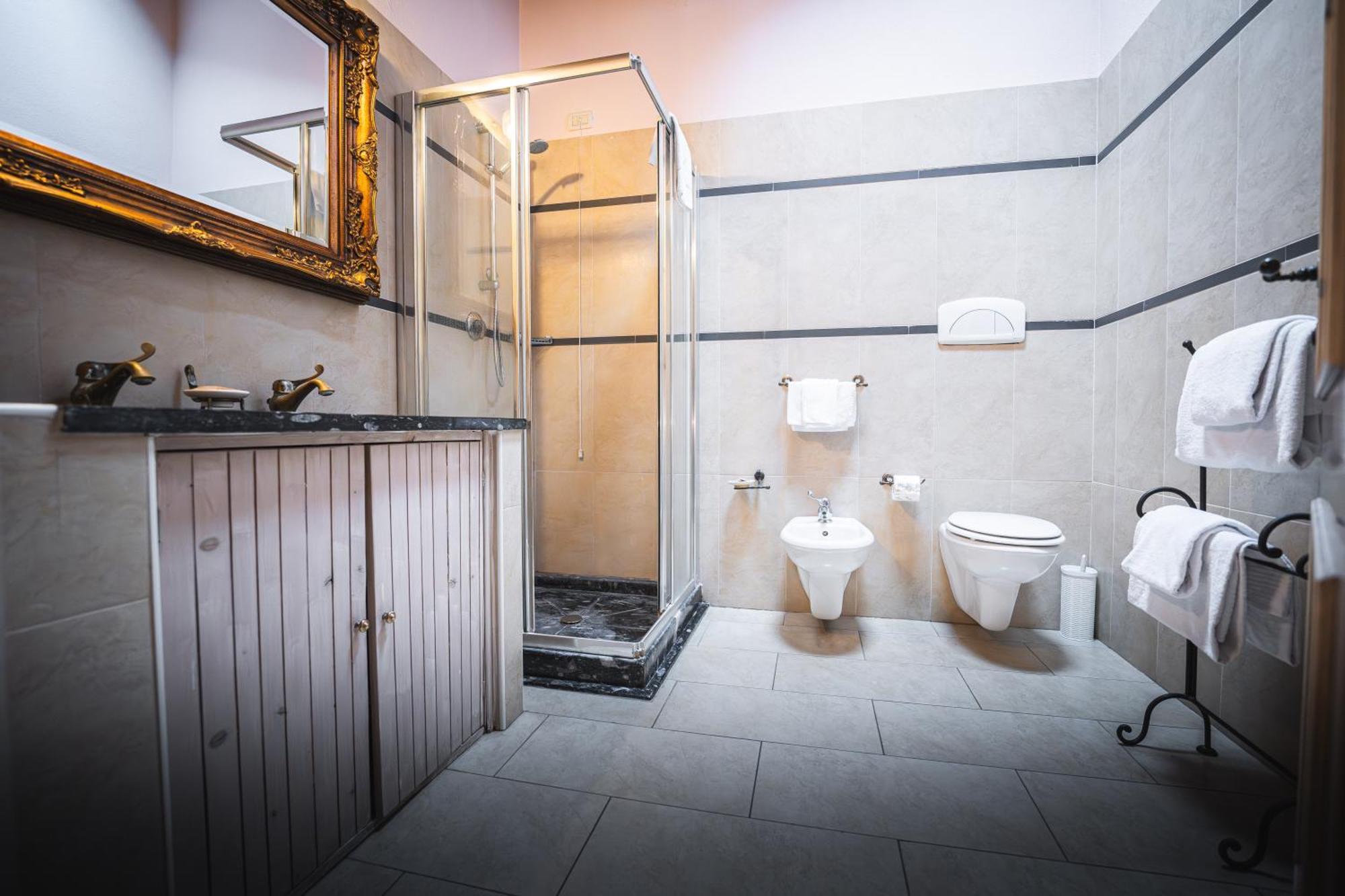 Hotel La Tavola Rotonda Cortemaggiore Værelse billede