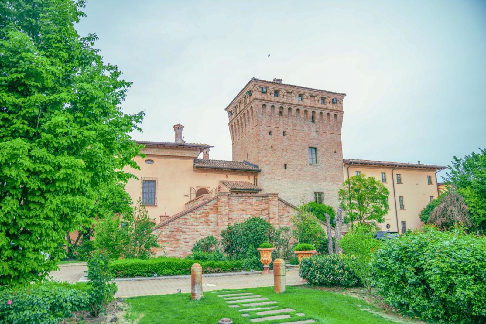 Hotel La Tavola Rotonda Cortemaggiore Eksteriør billede